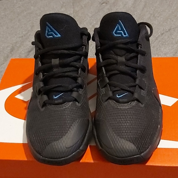 Shoes - Picture 3 of 4